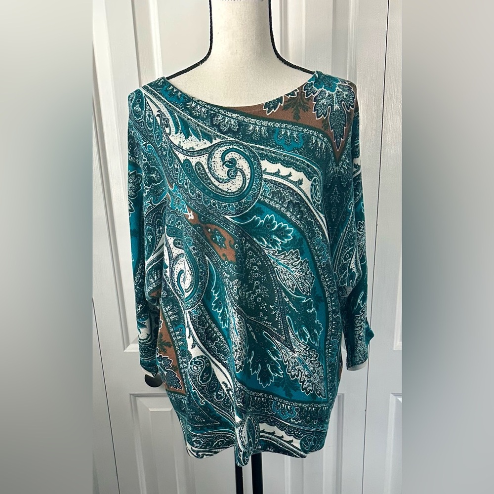 DESIGNED BY CHICO’S!!! Great Condition Three QuarterSleeve Top 100% Cotton.